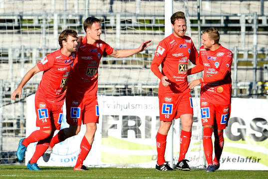 Åtvidabergs Simon Alexandersson jublar