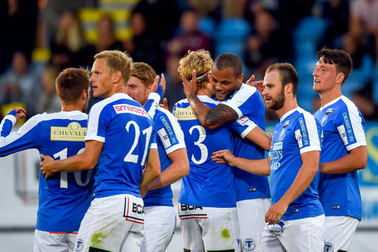 Trelleborgs Salif Camara Jönsson jublar med lagkamraterna