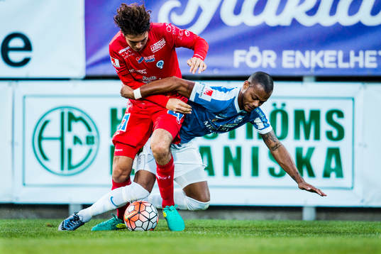 Åtvidabergs Alberto Catenacci och Trelleborgs Salif Camara