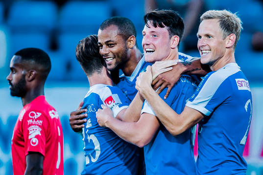 Trelleborgs spelare jublar samtidigt som Åtvidabergs