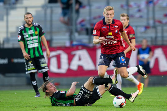 GAIS Danny Ervik glidtacklar Örgrytes Sebastian Ohlsson