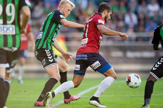 GAIS Carl Nyström i rygg på Örgrytes William Atashkadeh