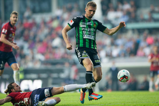 Örgrytes Hampus Bohman glidtacklar GAIS Dardan Rexhepi