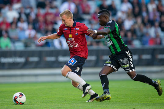 Örgrytes Sebastian Ohlsson före GAIS Kieron Cadogan