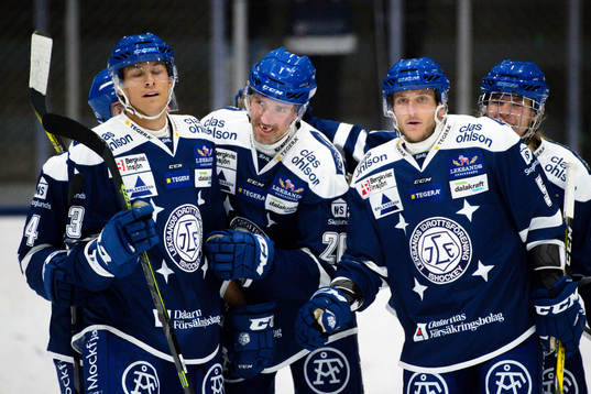 Leksands Tommi Paakkolanvaara jublar