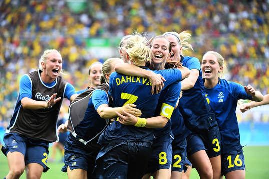 Sveriges Lotta Schelin kramar om Lisa Dahlkvist i