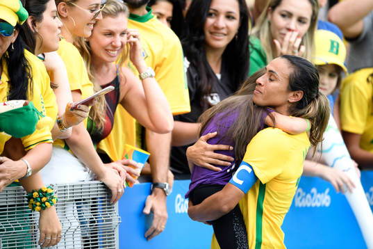Brasiliens Marta hyllas av publiken