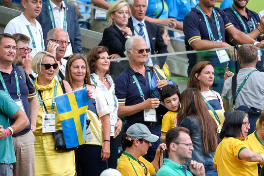 Sveriges Drottning Silvia och Kung Carl Gustaf jublar på