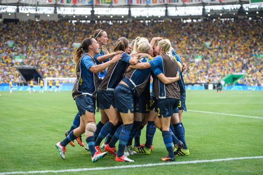 De svenska spelarna jublar