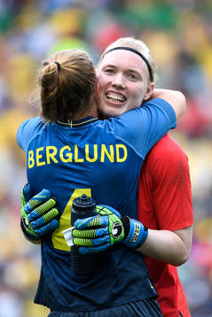 Bläddra bland fler bilder av Hedvig Lindahl