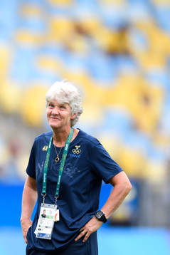 Sveriges förbundskapten Pia Sundhage jublar