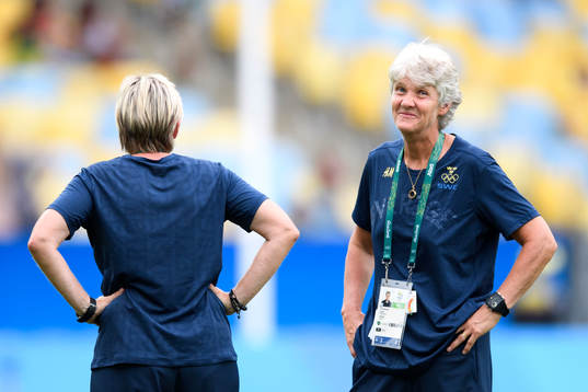 Sveriges förbundskapten Pia Sundhage jublar