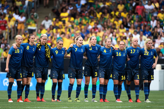 De svenska spelarna står uppställda