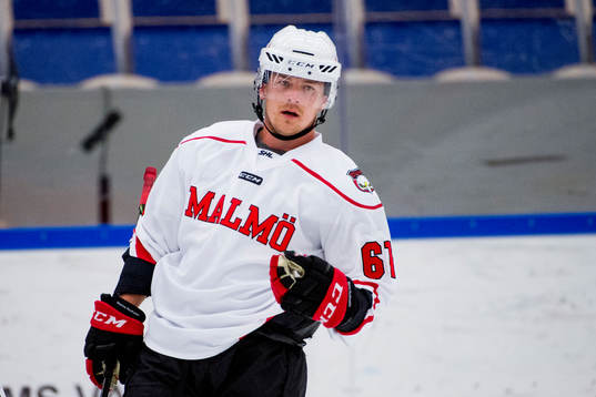 Malmö Redhawks Nicklas Jadeland värmer upp