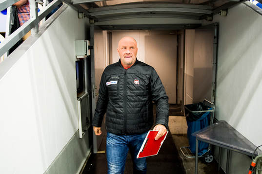 Malmö Redhawks tränare Peter Andersson kommer ut till
