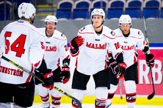 Malmö Redhawks Robin Alvarez jublar med Fabian Brunnström