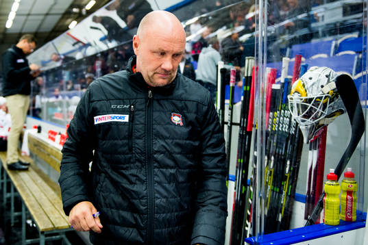 Malmö Redhawks tränare Peter Andersson lämnar isen