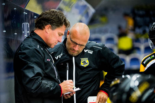 Panterns tränare Håkan Åhlund och assisterande tränare