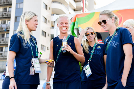 Sveriges Olivia Schough, Caroline Seger och Lisa Dahlkvist,