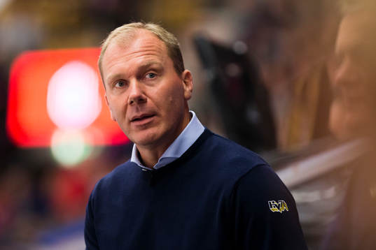 s tränare Johan Lindbom