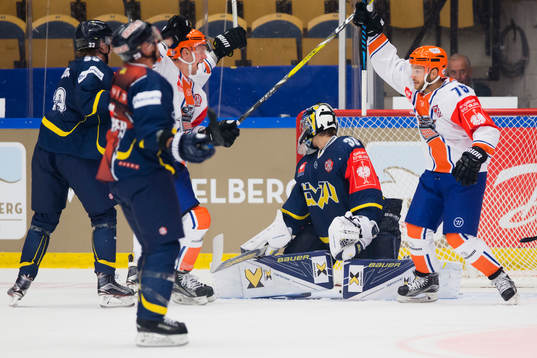 Sheffield Steelers reducerar till 3-2. Niklas Hansson,