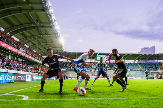 Qarabags Gara Garayev och Rashad Sadygov försöker ta