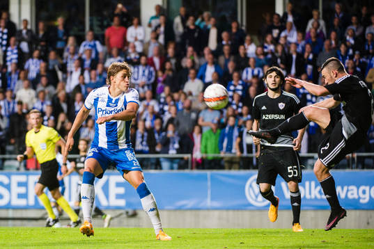 IFK Göteborgs Thomas Rogne och Qarabags Gara Garayev samt