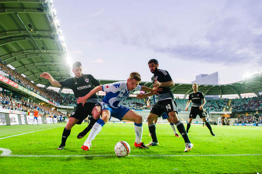 Qarabags Gara Garayev och Rashad Sadygov försöker ta