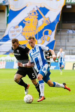 Qarabags Maksim Medvedev och IFK Göteborgs Jakob Ankersen