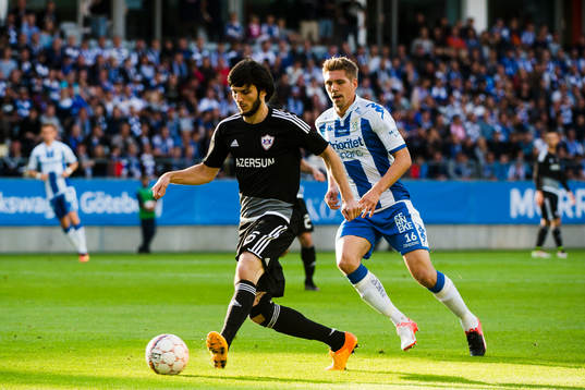 Qarabags Badavi Huseynov och IFK Göteborgs Mikael Boman