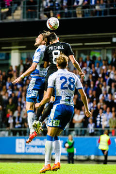 IFK Göteborgs Tom Pettersson och Qarabags Michel i