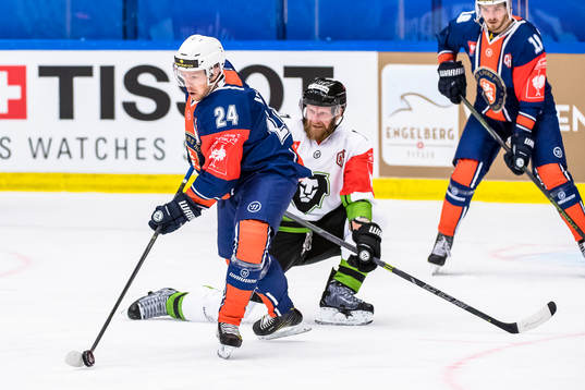 Växjös Joakim Hillding jagas av Mlada Boleslavs David