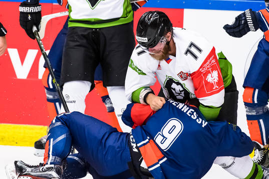 Bråk mellan Mlada Boleslavs David Stich och Växjös Josh