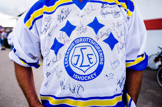 En Leksandströja med autografer