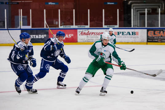 Leksands Ben Youds och Johan Porsberger jagar Rögles Filip