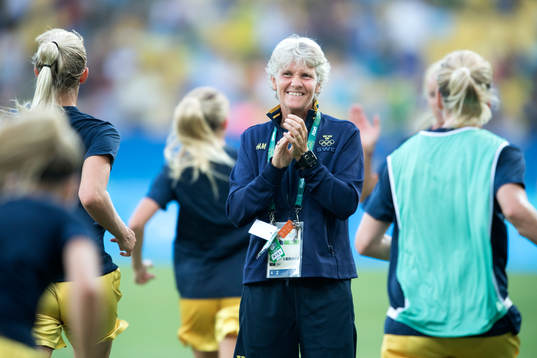 Sveriges förbundskapten Pia Sundhage innan fotbollsfinalen