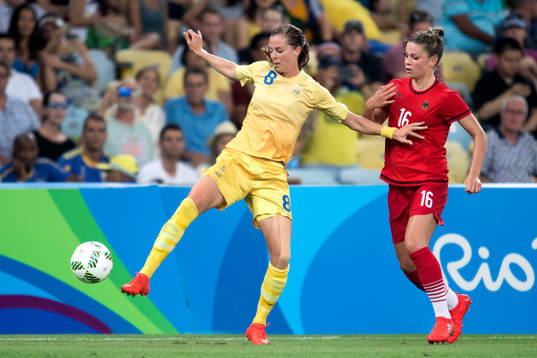 Sveriges Lotta Schelin och Tysklands Melanie Leupolz i