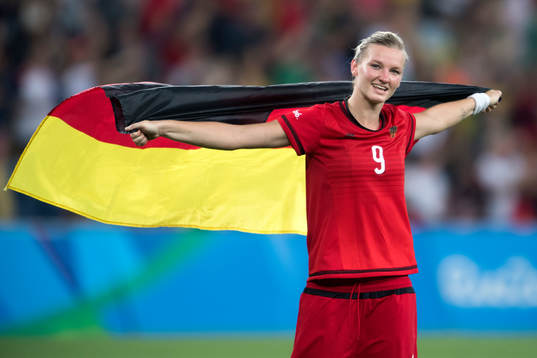 Tysklands Alexandra Popp jublar