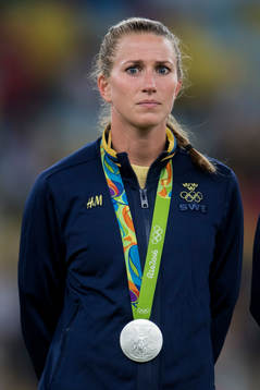 Sveriges Emma Berglund med sin silvermedalj