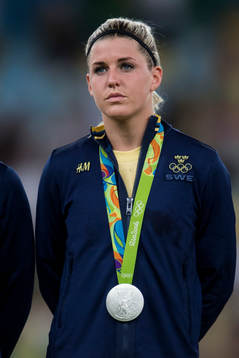 Sveriges Olivia Schough med sin silvermedalj
