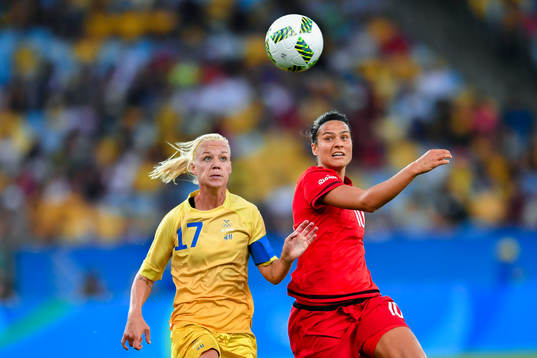 Sveriges Caroline Seger och Tysklands Dzsenifer Marozsan i