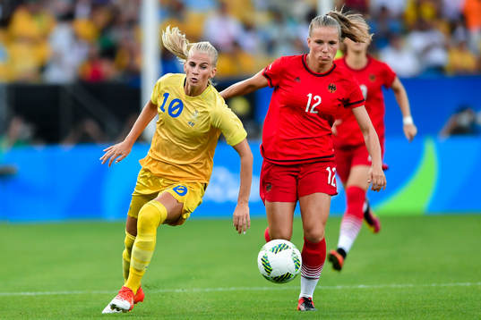 Sveriges  Sofia Jakobsson och Tysklands Tabea Kemme i