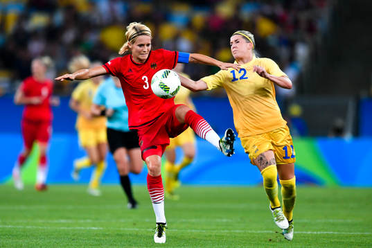 Tysklands Saskia Bartusiak och Sveriges Olivia Schough  i