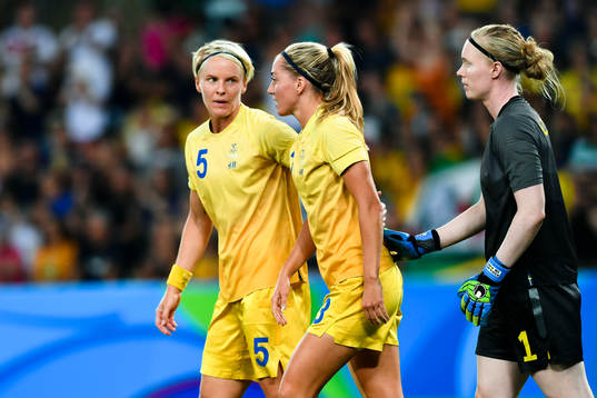 Sveriges Nilla Fischer och målvakt Hedvig Lindahl