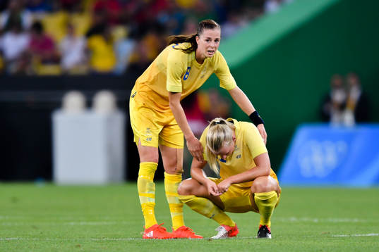 Sveriges Lotta Schelin och Stina Blackstenius deppar