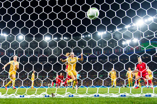 Sveriges Linda Sembrant gör 2-0 i eget mål i