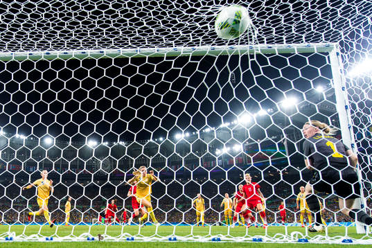 Sveriges Linda Sembrant gör 2-0 i eget mål i