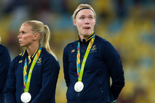 Sveriges målvakt Hedvig Lindahl deppar