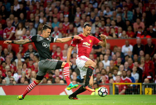 Southamptons Jose Fonte och Manchester Uniteds Zlatan