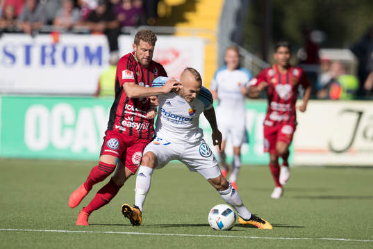 Östersunds Stefan Karlsson mot Djurgårdens Magnus Eriksson